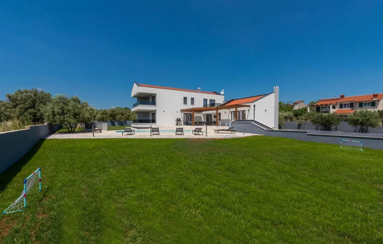 A Lovely Poolside Villa In Krnica Ideal For Family